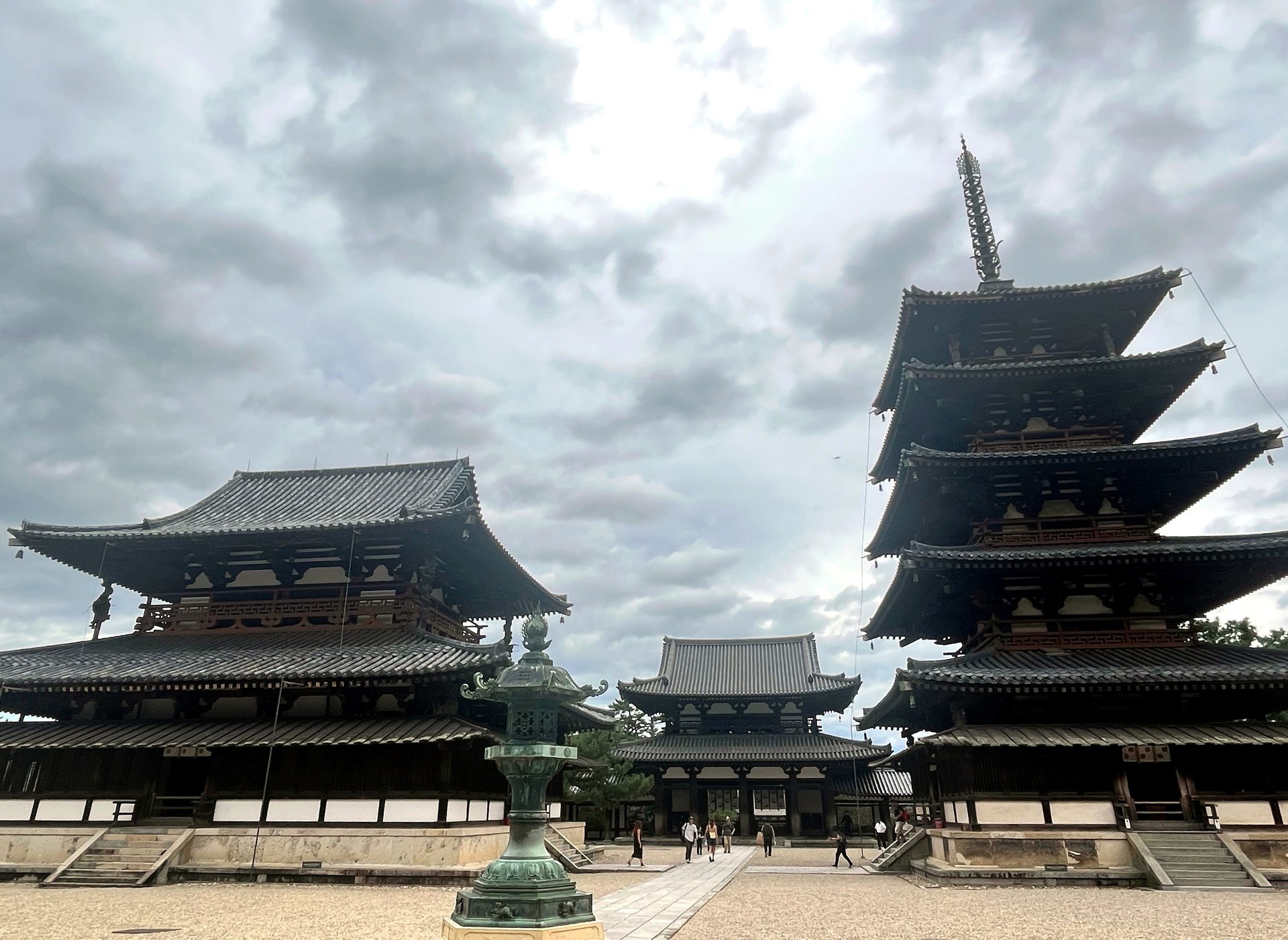 春日大社・法隆寺｜賑わいと静寂、対照的な2社をめぐる奈良旅